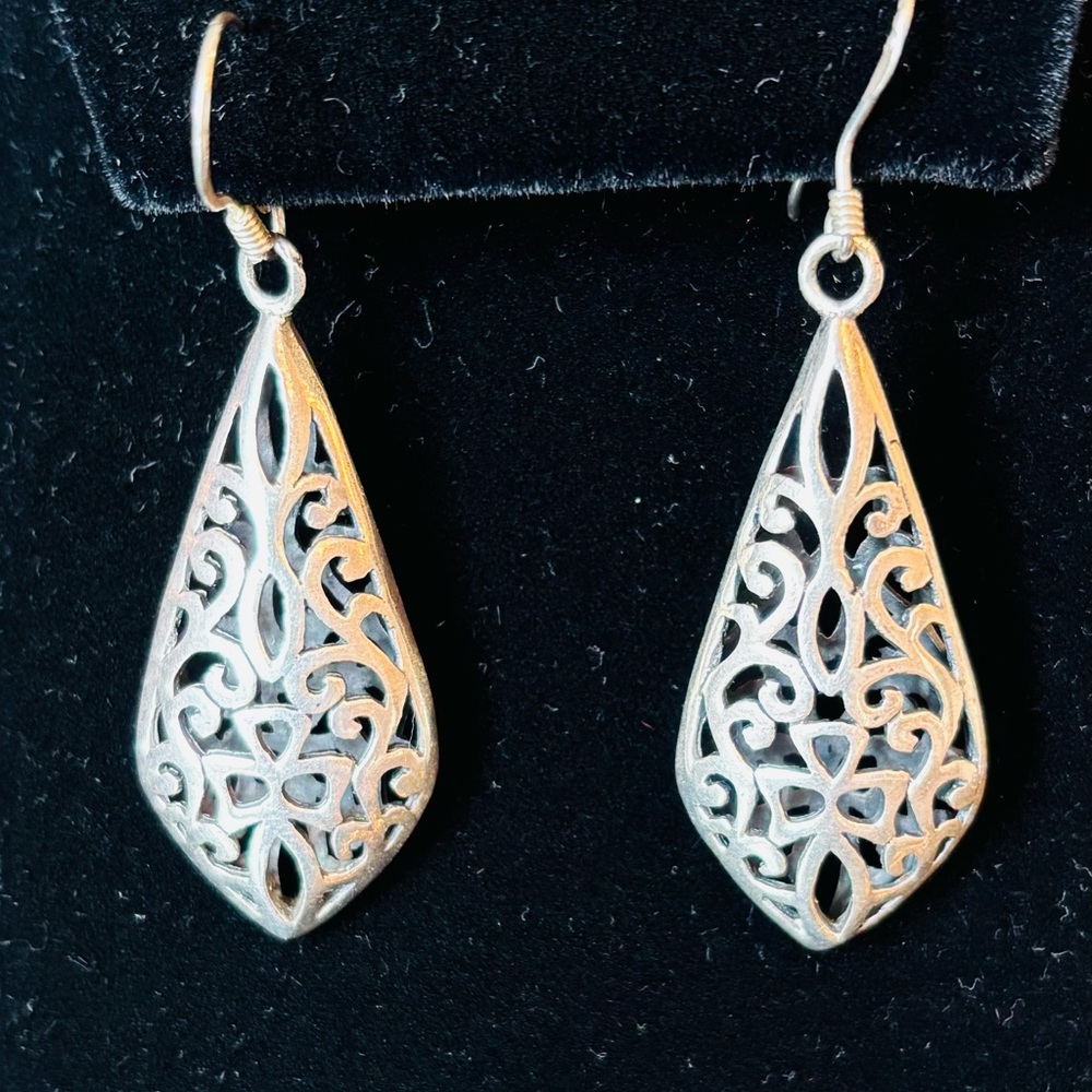 Elegant Silver Filigree Earrings